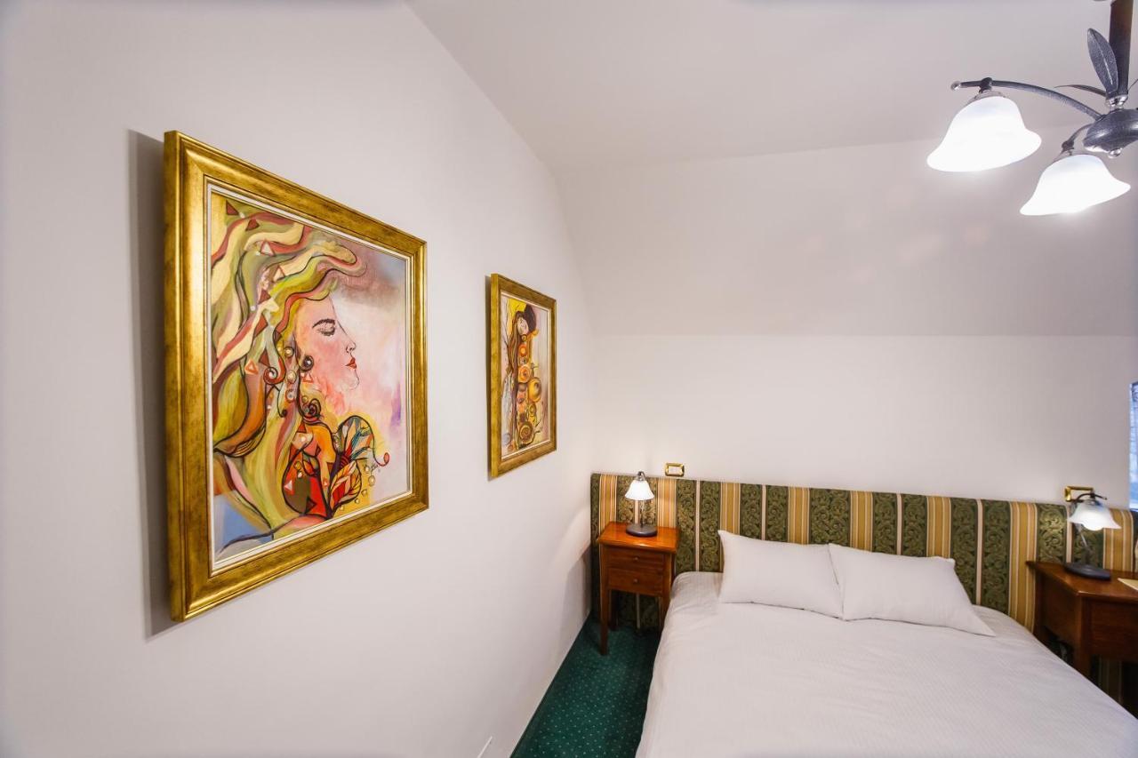 Casa 3 Guesthouse Oradea Dış mekan fotoğraf